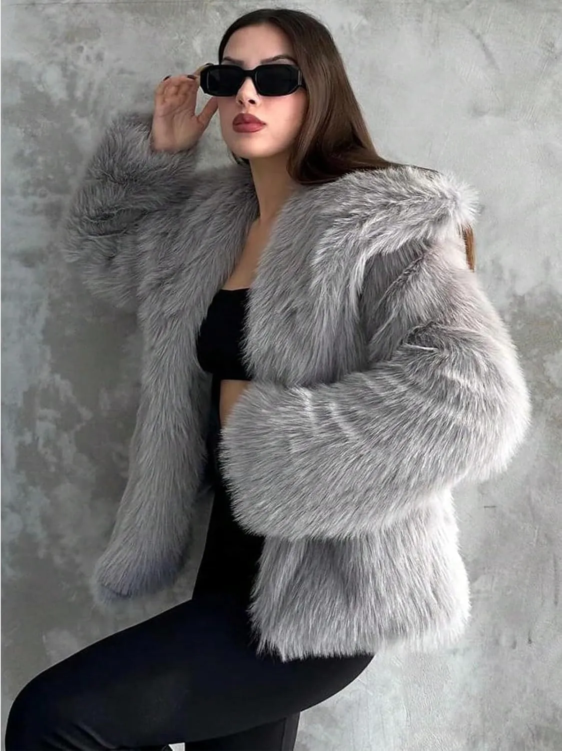 Gnveub Women's Faux Fur Jacket Oversized Lapel Fur Coat Winter Warm Fluffy Short Outerwear