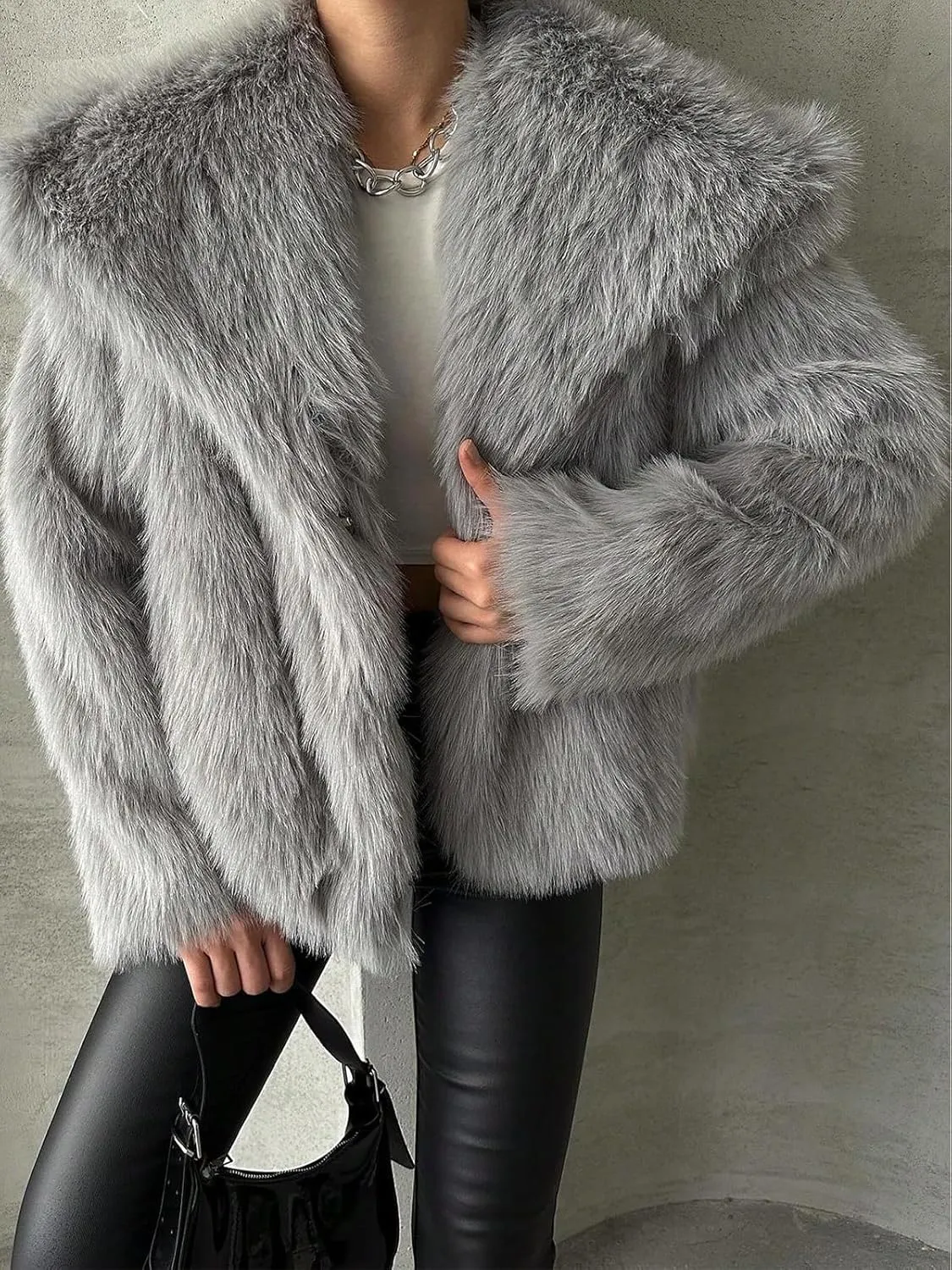 Gnveub Women's Faux Fur Jacket Oversized Lapel Fur Coat Winter Warm Fluffy Short Outerwear